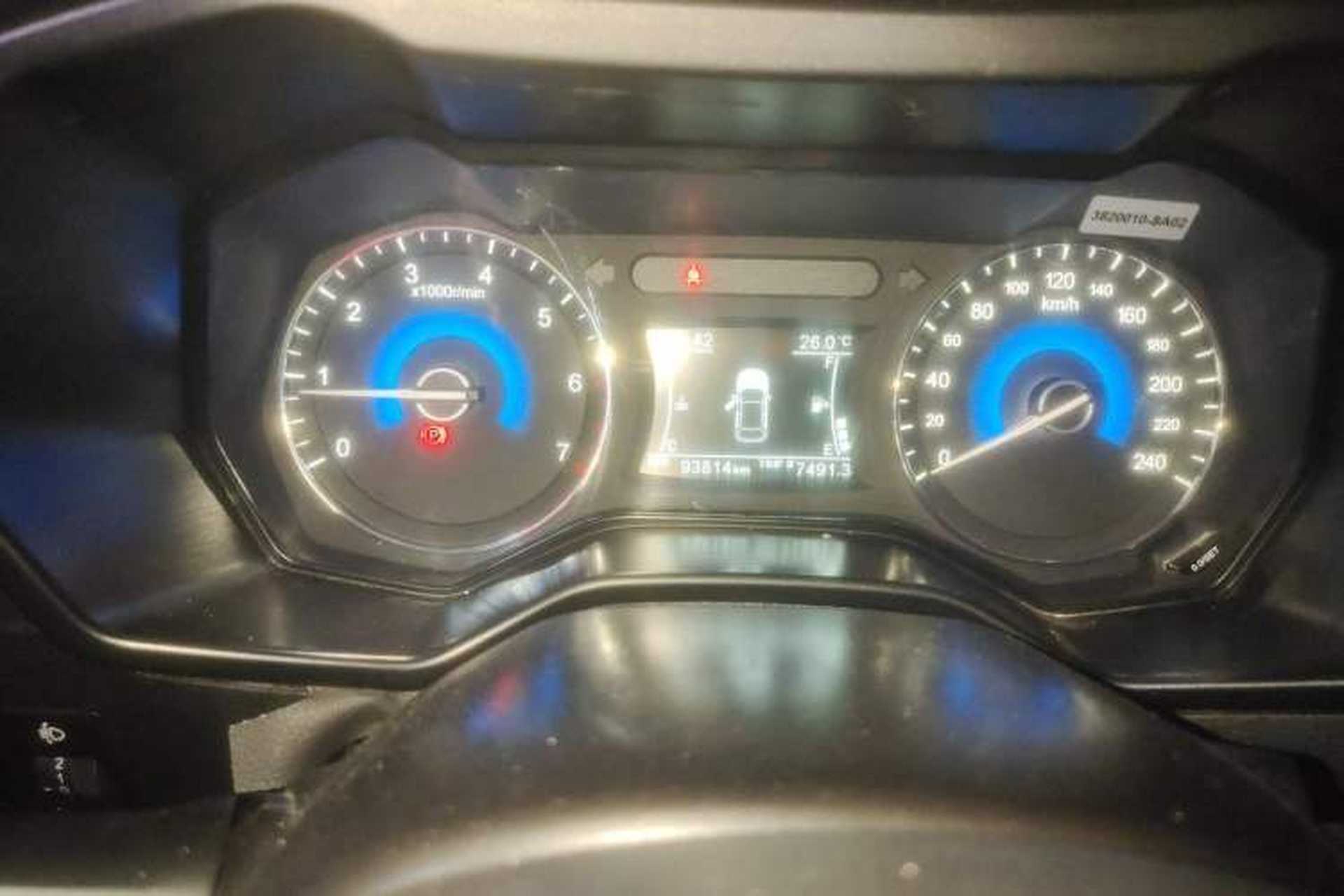Used Dongfeng Fengon 580 2017 1.5T Manual Luxury Model Odometer Close Up