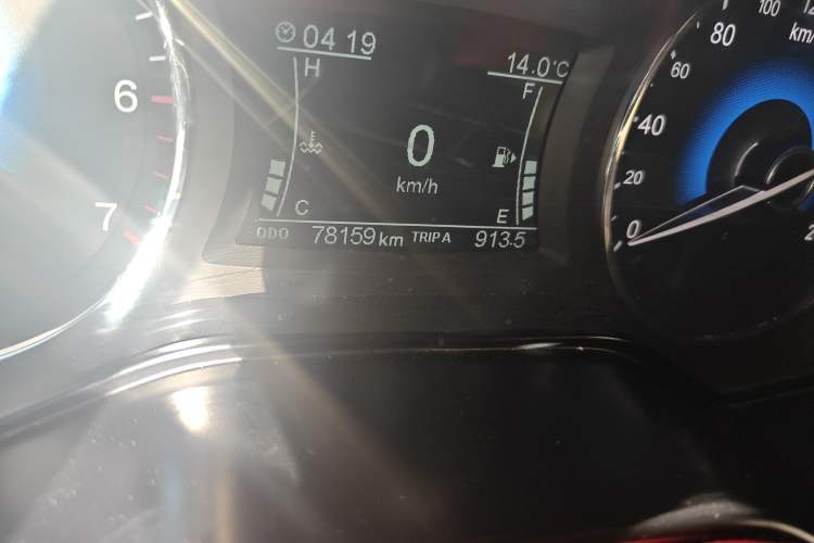 Used Dongfeng Fengon 580 2017 1.5T Manual Luxury Model Odometer Close Up