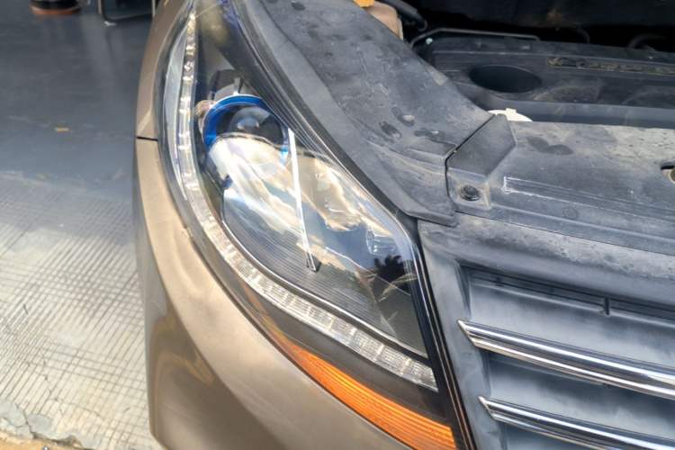 Used Dongfeng Fengon 580 2017 1.5T CVT Comfort Model Right Front Headlight