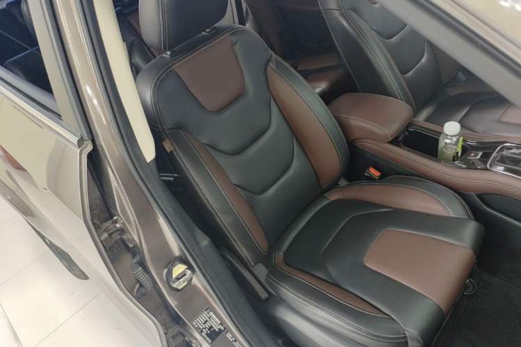 Used Dongfeng Fengon 580 2017 1.5T CVT Luxury Model Right Front Seat