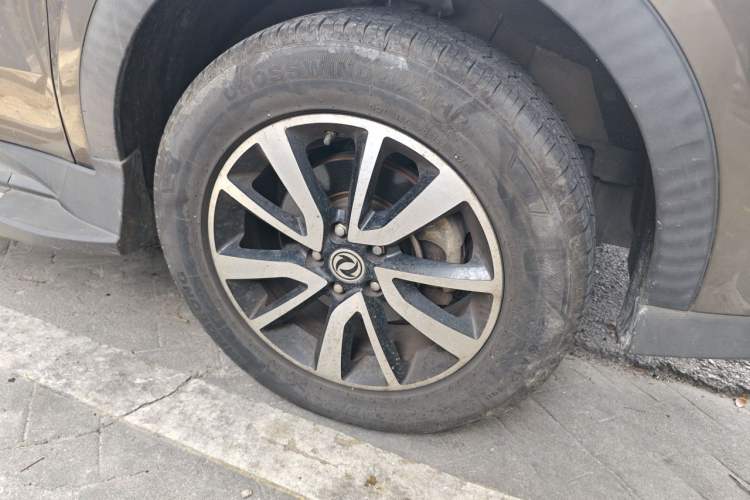 Used Dongfeng Fengon 580 2017 1.5T Manual Luxury Model Right Front Wheel Hub