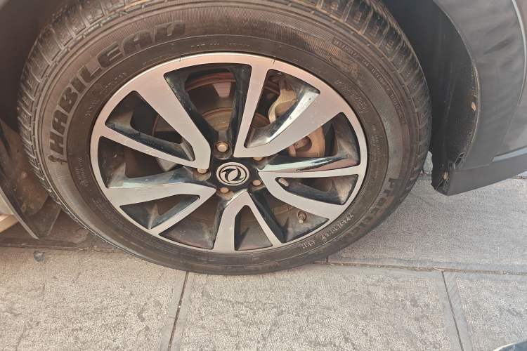 Used Dongfeng Fengon 580 2017 1.5T Manual Luxury Model Right Front Wheel Hub