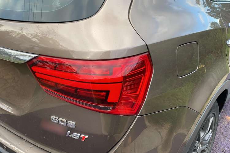 Used Dongfeng Fengon 580 2017 1.5T CVT Smart Connectivity Model Right Rear Taillight