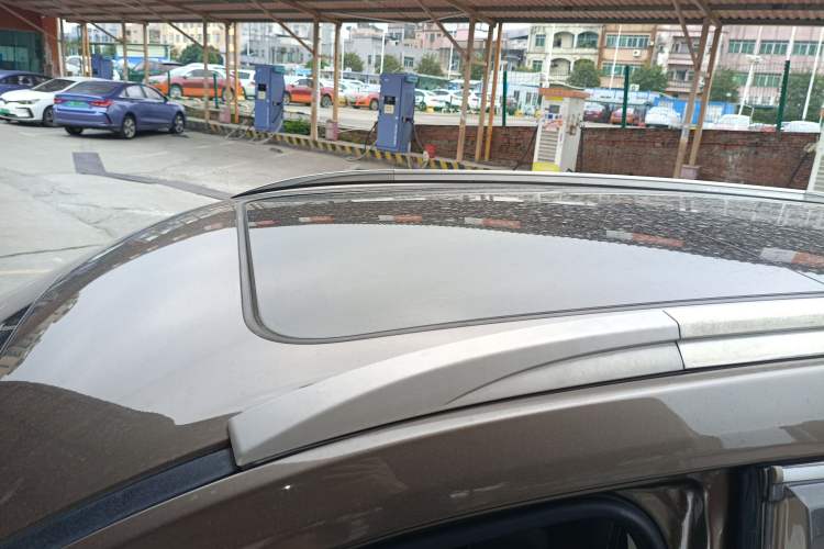 Used Dongfeng Fengon 580 2017 1.5T CVT Smart Connectivity Model Roof