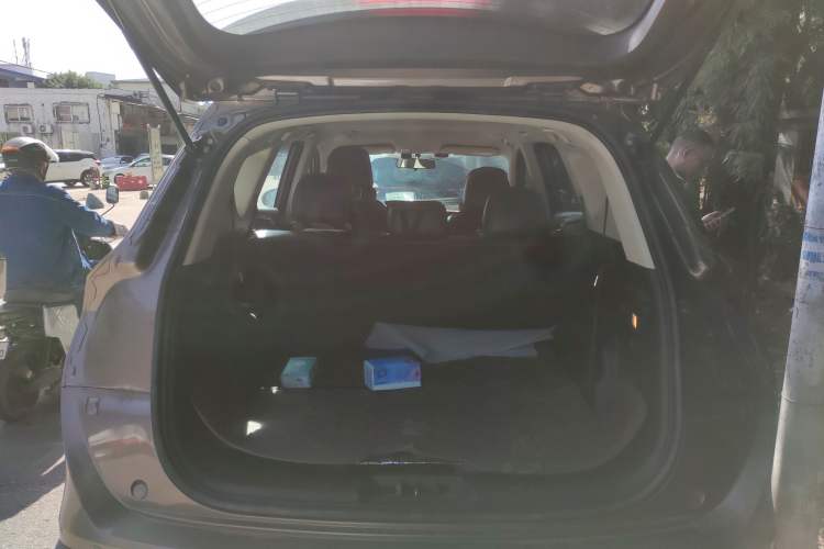 Used Dongfeng Fengon 580 2017 Revised Version 1.5T CVT Luxury Edition Trunk