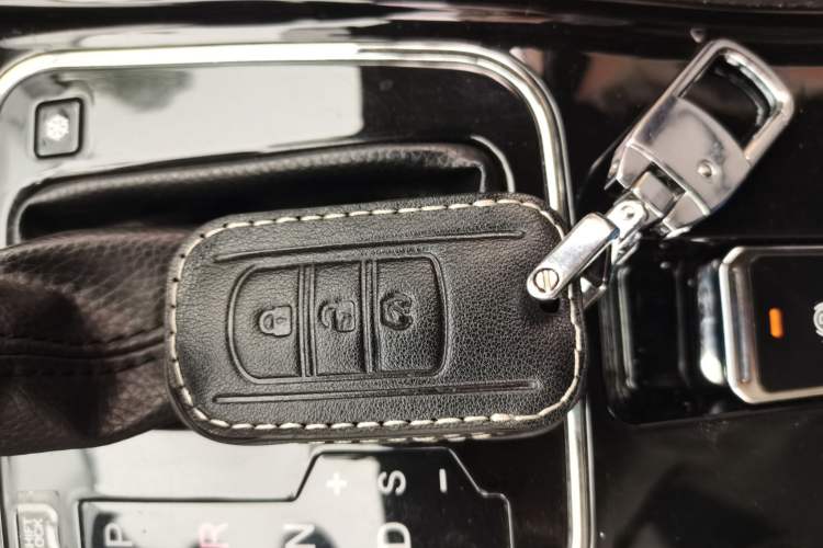 Used Dongfeng Fengon 580 2017 Revised Version 1.5T CVT Luxury Edition Vehicle Key