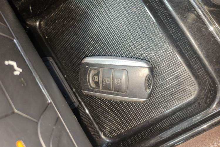 Used Dongfeng Fengon 580 2017 1.5T CVT Luxury Model Vehicle Key
