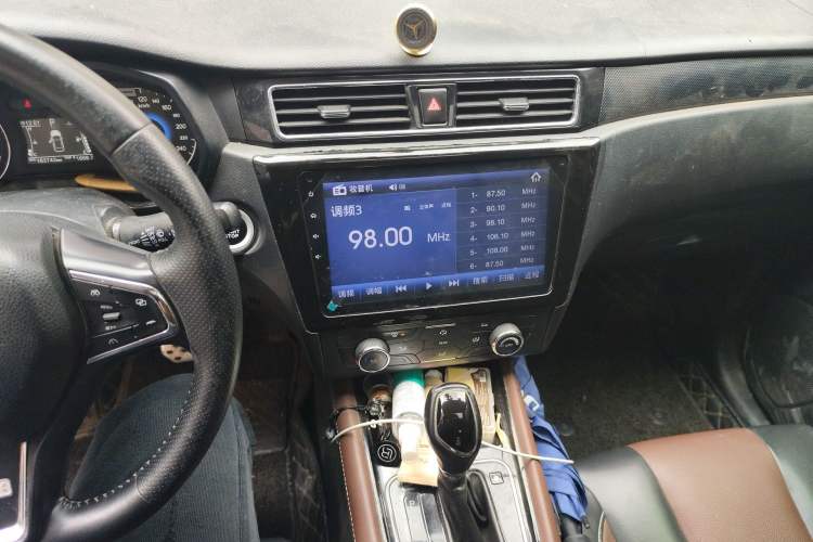 Used Dongfeng Fengon 580 2017 Revised Version 1.5T CVT Luxury Edition Audio And AC Panel