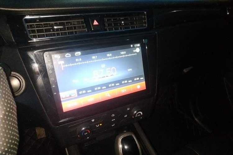 Used Dongfeng Fengon 580 2017 1.5T CVT Comfort Model Audio And AC Panel