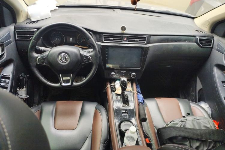 Used Dongfeng Fengon 580 2017 Revised Version 1.5T CVT Luxury Edition Center Console