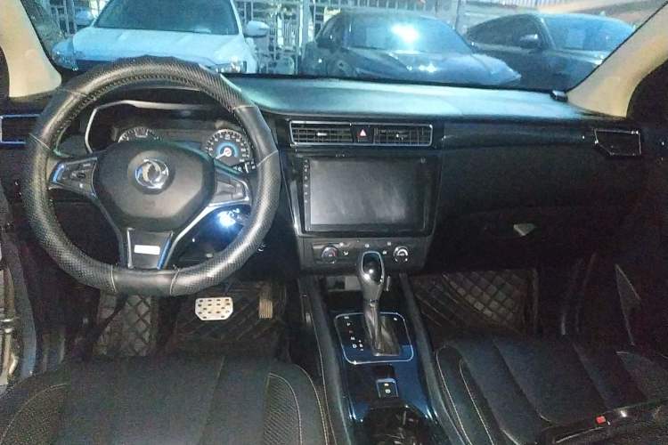 Used Dongfeng Fengon 580 2017 1.5T CVT Comfort Model Center Console