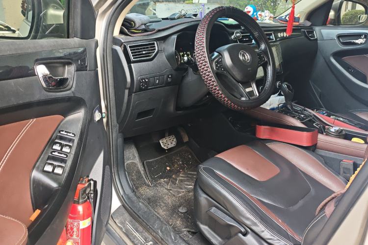 Used Dongfeng Fengon 580 2017 Revised Version 1.5T CVT Luxury Edition Driver Seat
