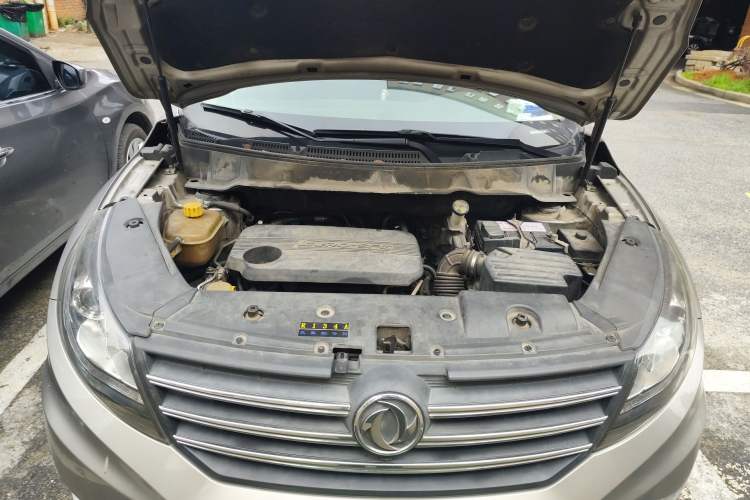 Used Dongfeng Fengon 580 2017 Revised Version 1.5T CVT Luxury Edition Engine Bay