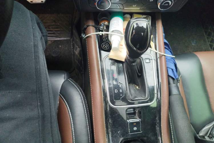 Used Dongfeng Fengon 580 2017 Revised Version 1.5T CVT Luxury Edition Gear Lever