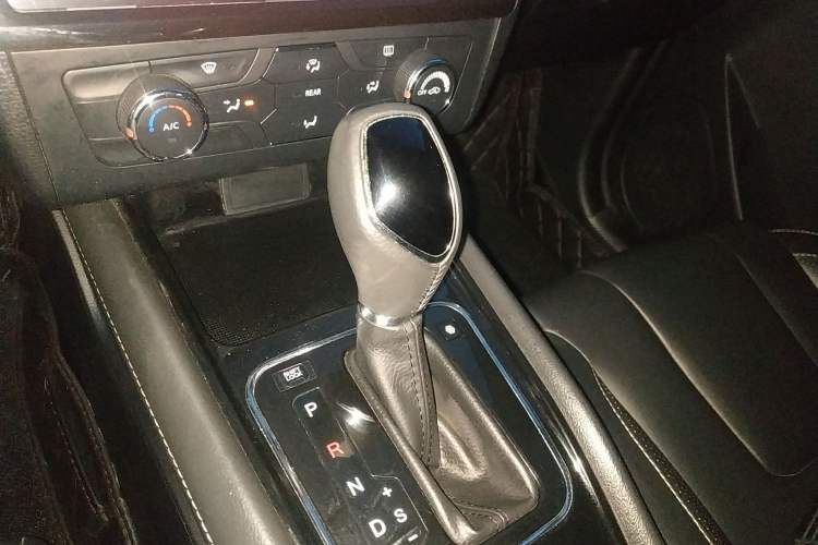 Used Dongfeng Fengon 580 2017 1.5T CVT Comfort Model Gear Lever