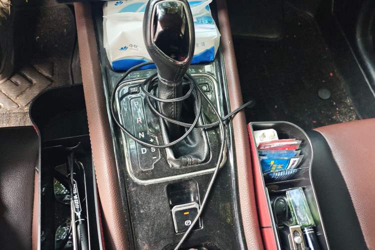 Used Dongfeng Fengon 580 2017 Revised Version 1.5T CVT Luxury Edition Gear Lever