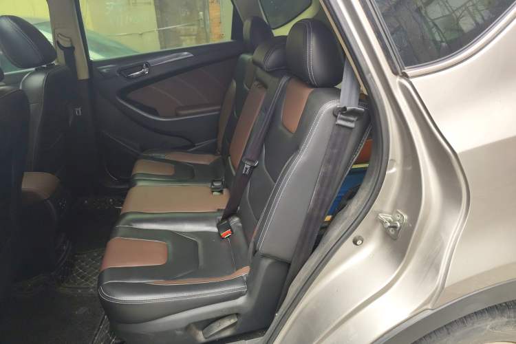 Used Dongfeng Fengon 580 2017 Revised Version 1.5T CVT Luxury Edition Left Rear Seat