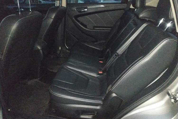 Used Dongfeng Fengon 580 2017 1.5T CVT Comfort Model Left Rear Seat