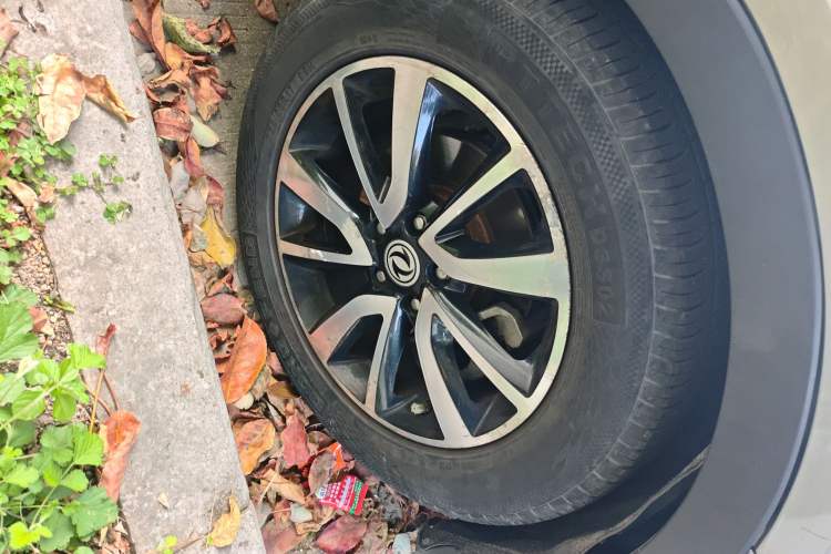 Used Dongfeng Fengon 580 2017 Revised Version 1.5T CVT Luxury Edition Right Front Wheel Hub