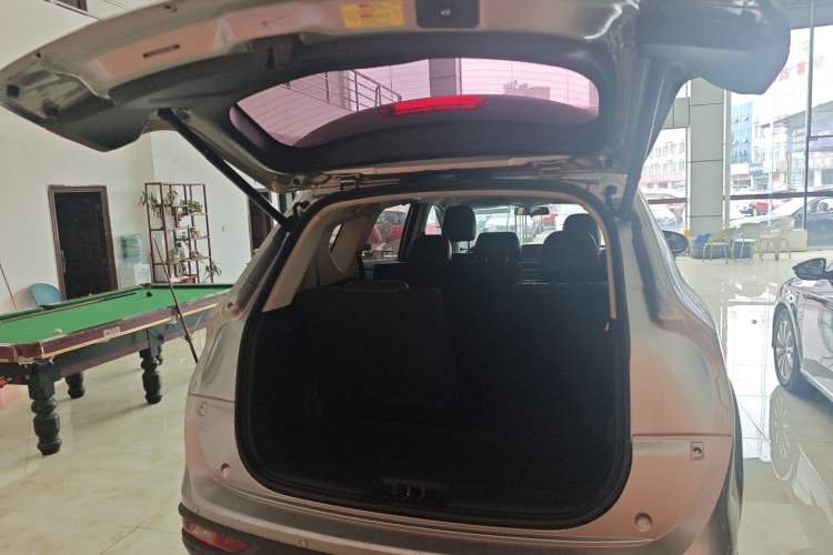 Used Dongfeng Fengon 580 2017 1.5T CVT Smart Connectivity Model Trunk