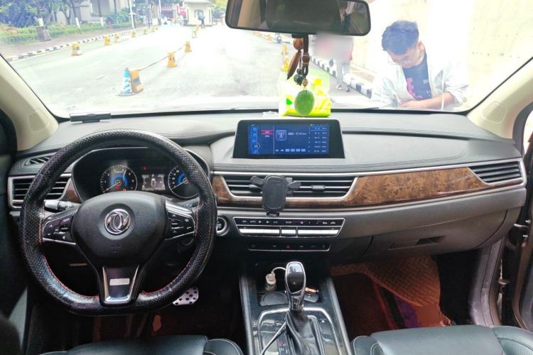 Used Dongfeng Fengon 580 2017 1.5T CVT Smart Style Model Center Console