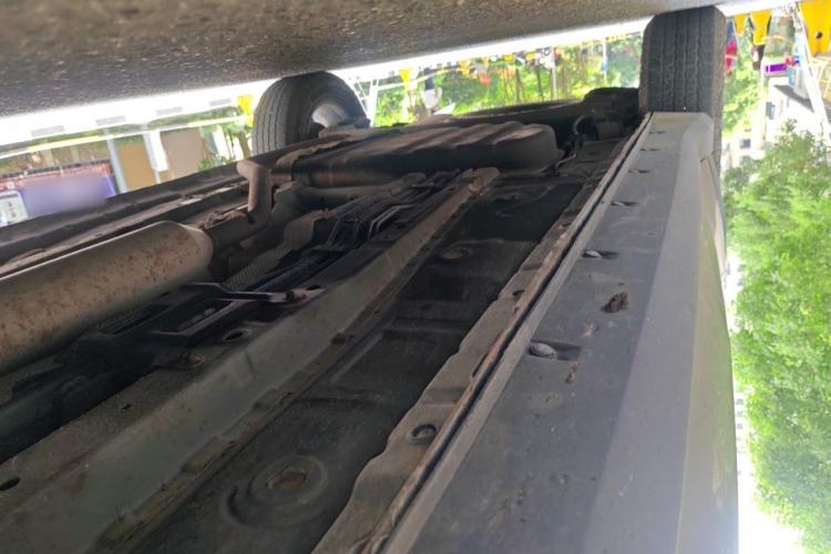 Used Dongfeng Fengon 580 2017 1.5T CVT Smart Style Model Chassis Front Right