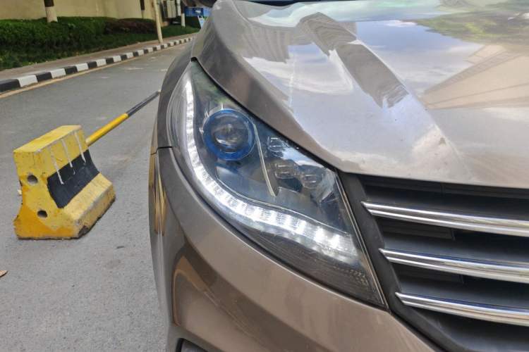 Used Dongfeng Fengon 580 2017 1.5T CVT Smart Style Model Right Front Headlight