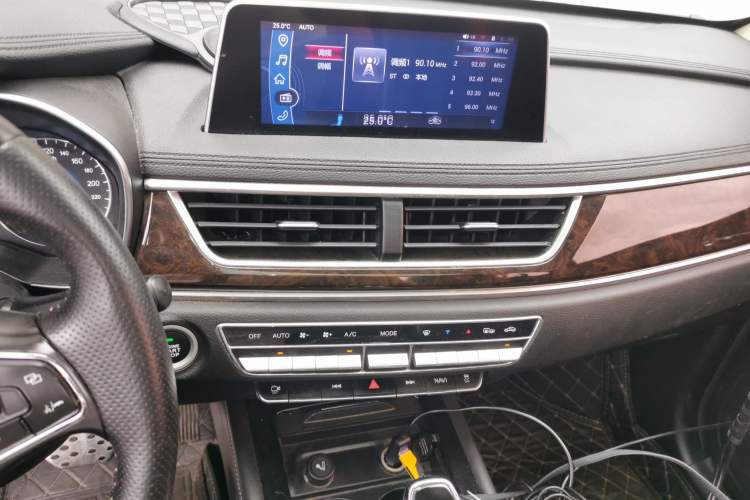 Used Dongfeng Fengon 580 2017 1.5T CVT Smart Style Model Audio And AC Panel