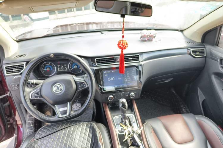 Used Dongfeng Fengon 580 2017 1.5T CVT Luxury Model Center Console