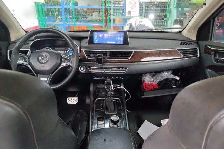Used Dongfeng Fengon 580 2017 1.5T CVT Smart Style Model Center Console
