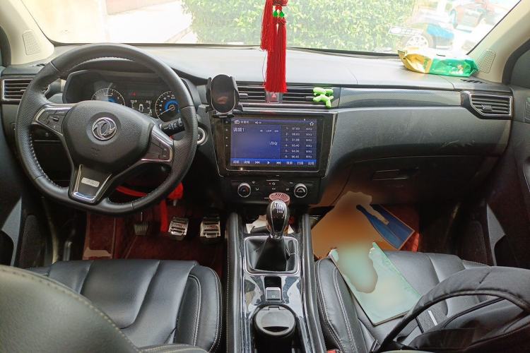 Used Dongfeng Fengon 580 2017 1.5T Manual Luxury Model Center Console
