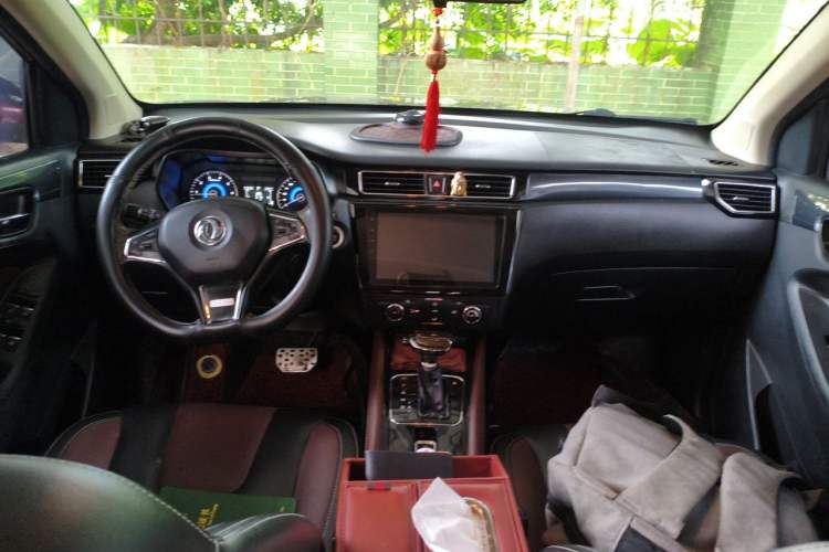 Used Dongfeng Fengon 580 2017 1.5T CVT Luxury Model Center Console