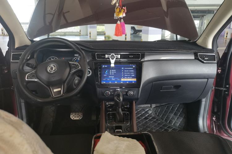 Used Dongfeng Fengon 580 2017 1.5T CVT Luxury Model Center Console