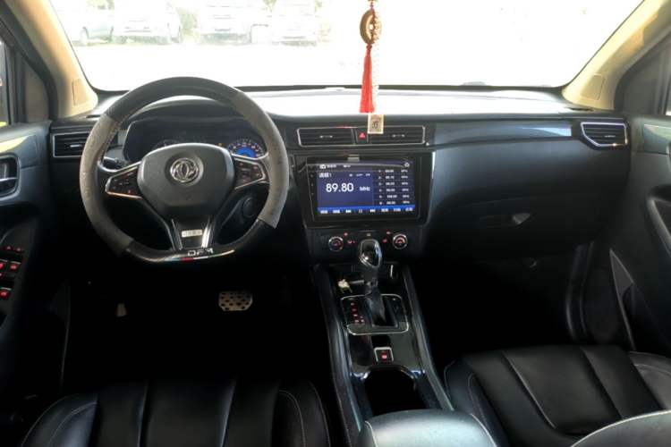 Used Dongfeng Fengon 580 2017 Revised Version 1.5T CVT Luxury Edition Center Console