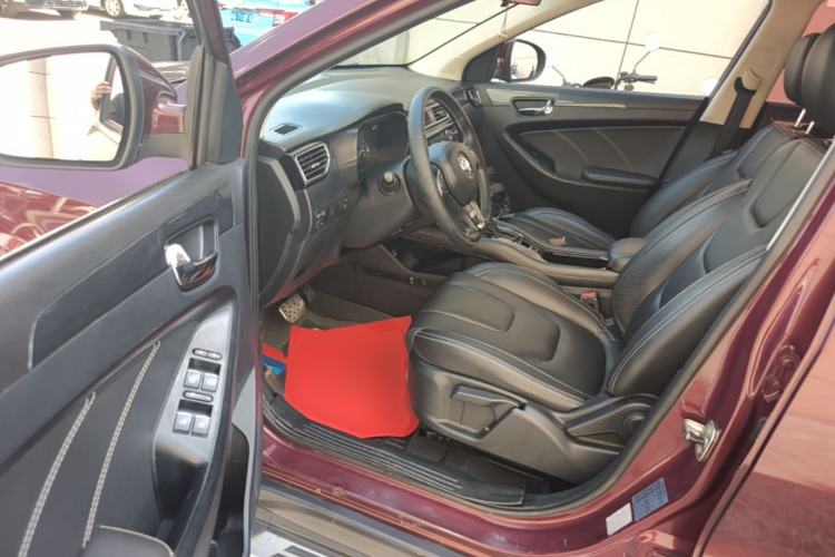 Used Dongfeng Fengon 580 2017 Revised Version 1.5T CVT Luxury Edition Driver Seat