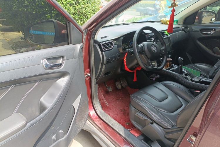 Used Dongfeng Fengon 580 2017 1.5T Manual Luxury Model Driver Seat