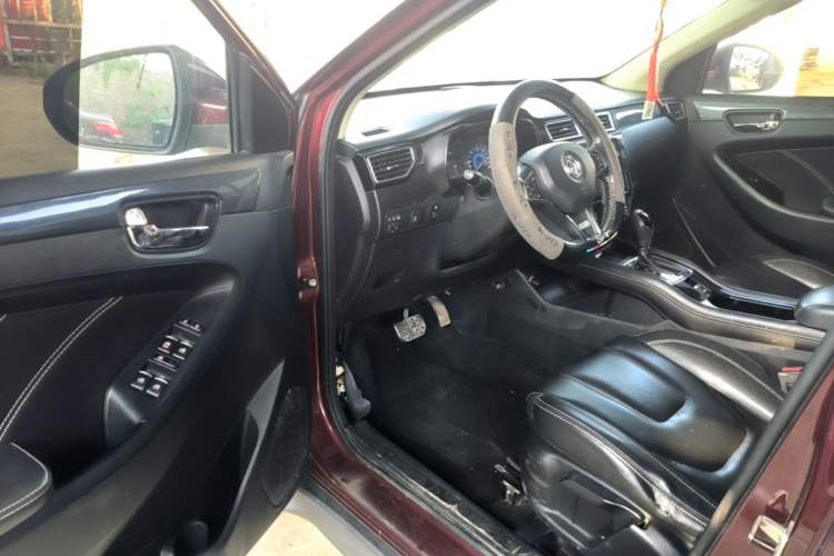 Used Dongfeng Fengon 580 2017 Revised Version 1.5T CVT Luxury Edition Driver Seat