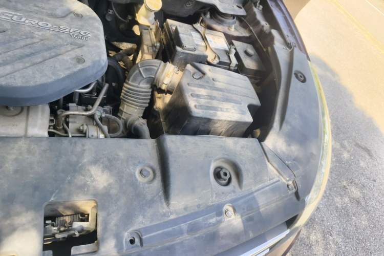 Used Dongfeng Fengon 580 2017 1.5T CVT Comfort Model Engine Bay Left