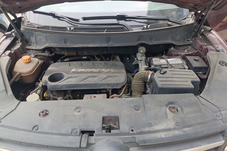 Used Dongfeng Fengon 580 2017 1.5T Manual Luxury Model Engine Bay