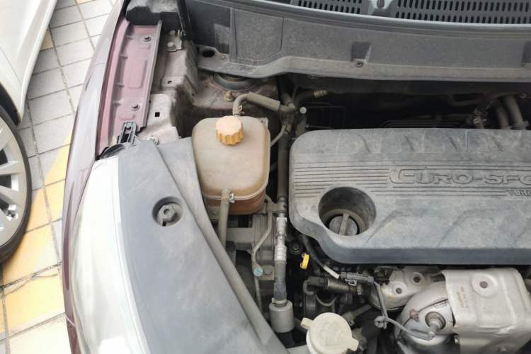 Used Dongfeng Fengon 580 2017 1.5T CVT Smart Style Model Engine Bay Right
