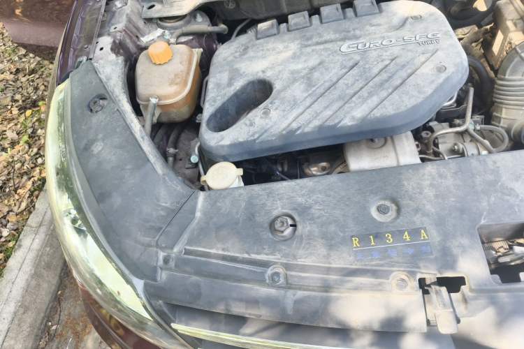 Used Dongfeng Fengon 580 2017 1.5T CVT Comfort Model Engine Bay Right