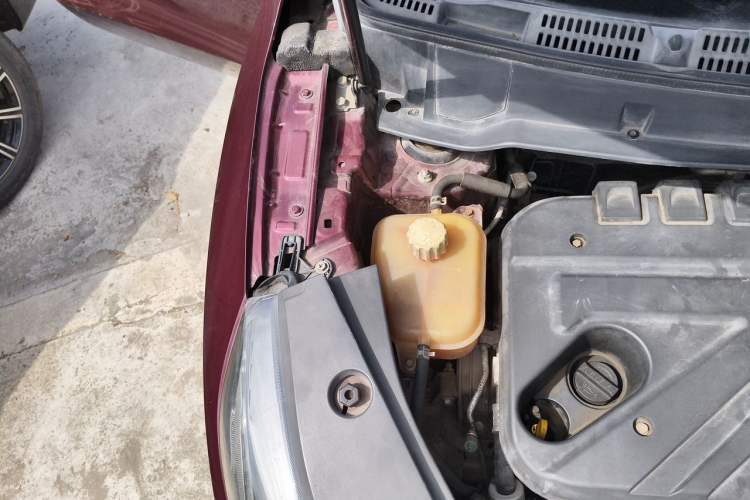 Used Dongfeng Fengon 580 2017 1.5T CVT Luxury Model Engine Bay Right