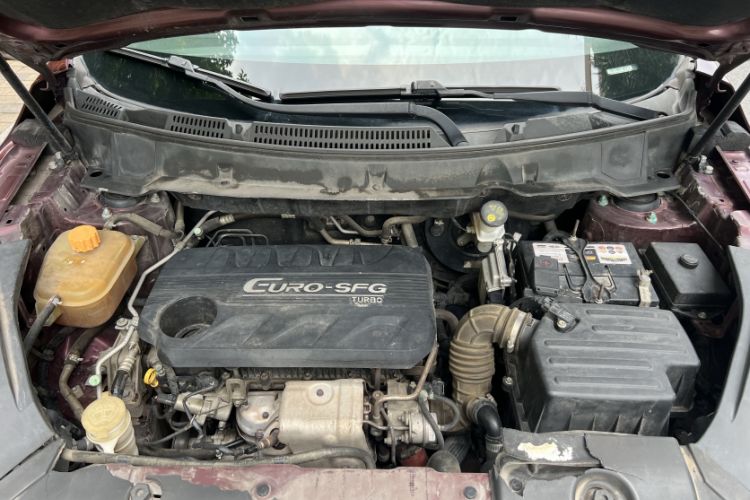 Used Dongfeng Fengon 580 2017 1.5T Manual Luxury Model Engine Bay