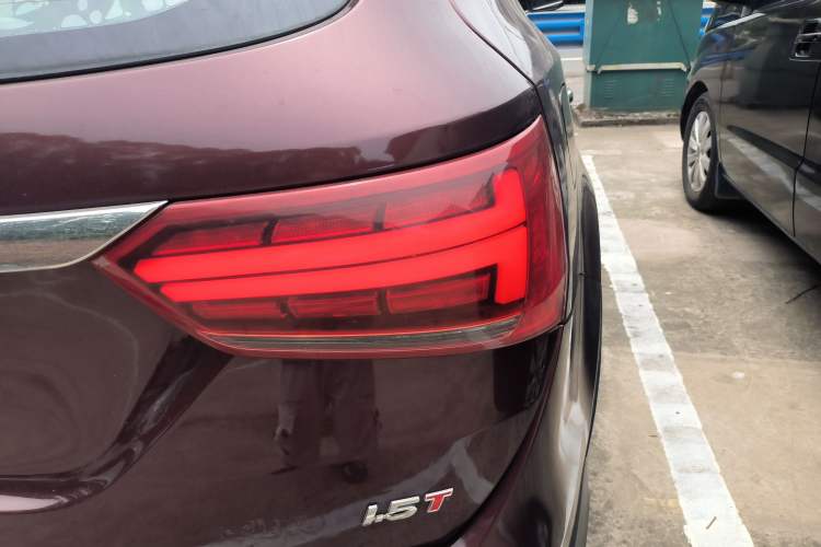 Used Dongfeng Fengon 580 2017 1.5T CVT Smart Style Model Exterior 6