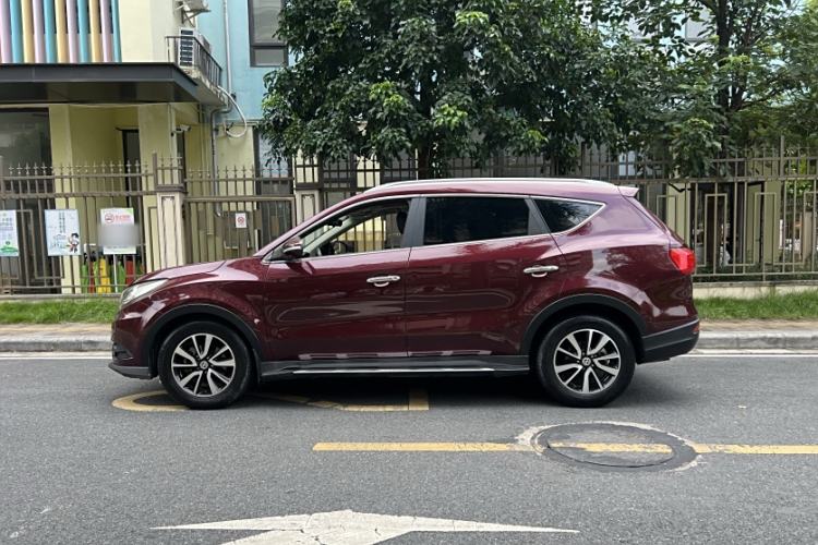 Used Dongfeng Fengon 580 2017 1.5T Manual Luxury Model Exterior 6