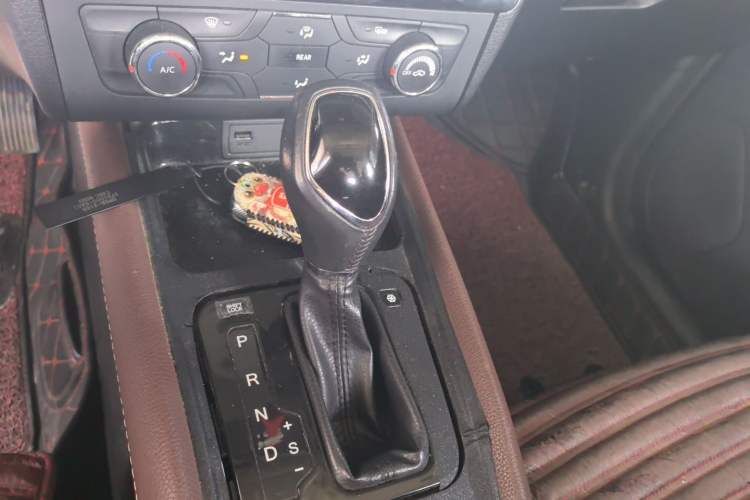 Used Dongfeng Fengon 580 2017 1.5T CVT Luxury Model Gear Lever