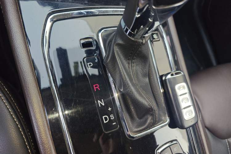 Used Dongfeng Fengon 580 2017 1.5T CVT Smart Connectivity Model Gear Lever