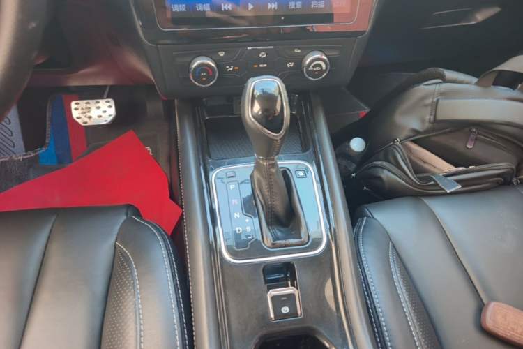 Used Dongfeng Fengon 580 2017 Revised Version 1.5T CVT Luxury Edition Gear Lever