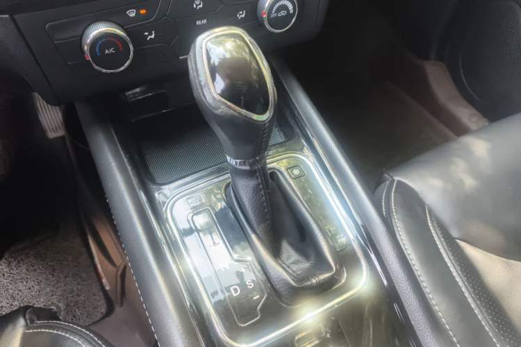 Used Dongfeng Fengon 580 2017 1.5T CVT Comfort Model Gear Lever