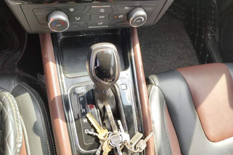 Used Dongfeng Fengon 580 2017 1.5T CVT Luxury Model Gear Lever